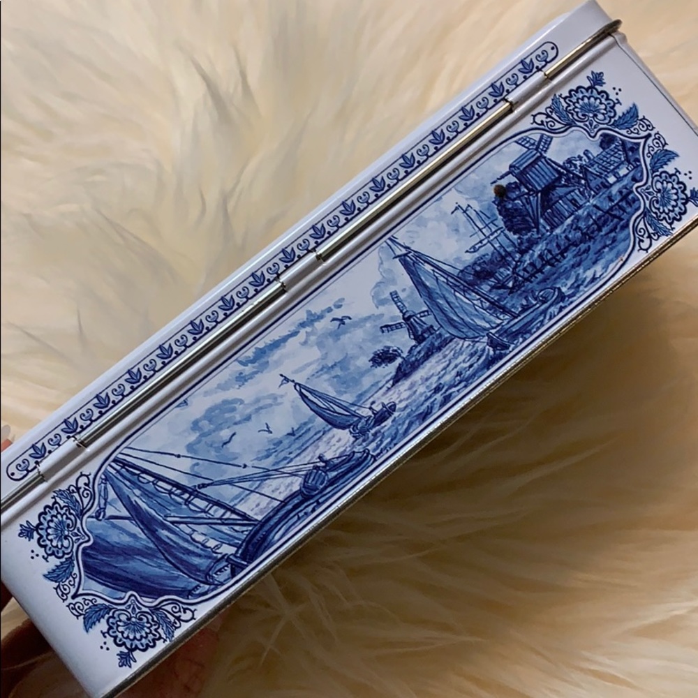 Dutch cookie tin or tea tin.